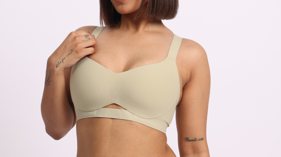 How to Style Deep Neck Blouses with the Right Innerwear?